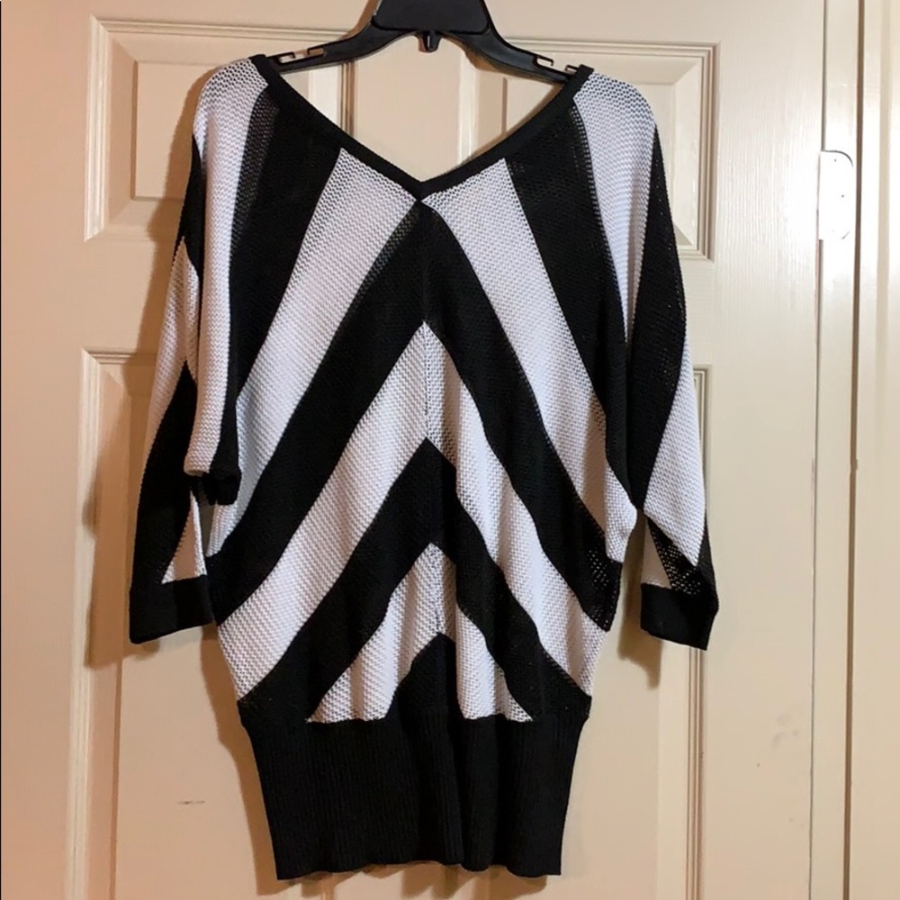 Beautiful BLK/WHT LG sweater.